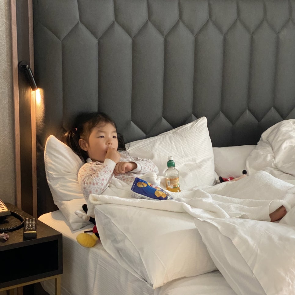 영국 일상 기록 17 (올리비아 초등학교 발표, 유튜브 개설, 브리스톨, 카디프 여행, 고마운 입국 학생들의 케임브릿지유학원 후기)