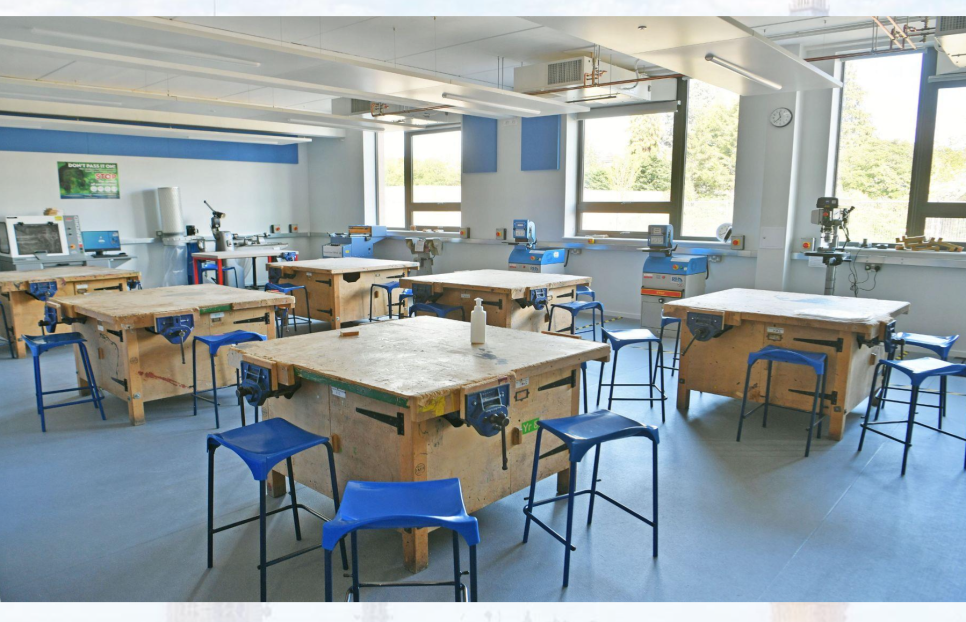 2024년 영국 겨울캠프 안내 - 영국 공립학교 스쿨링 캠프 at 런던! The Matthew Arnold School